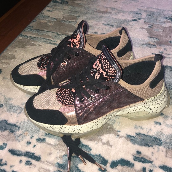 Steve Madden Shoes - Beautiful Steve Madden sneakers